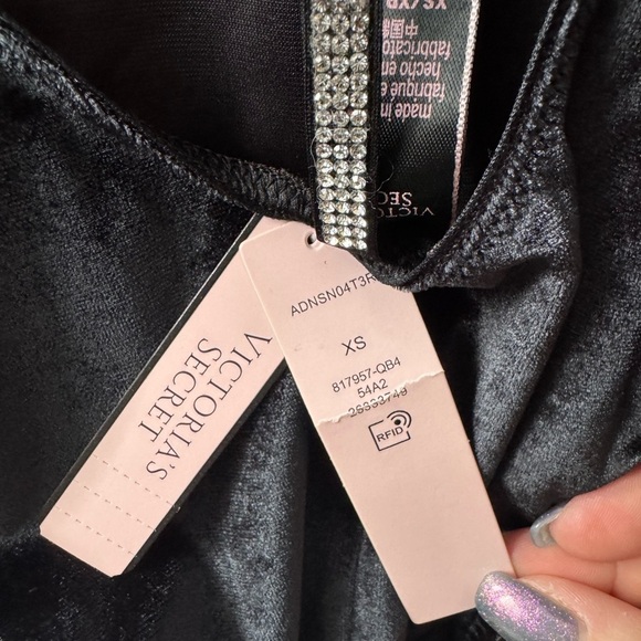 NWT VICTORIA’S SECRET Elegant Low Back Black Velvet Bodysuit (XS) - Picture 4 of 7